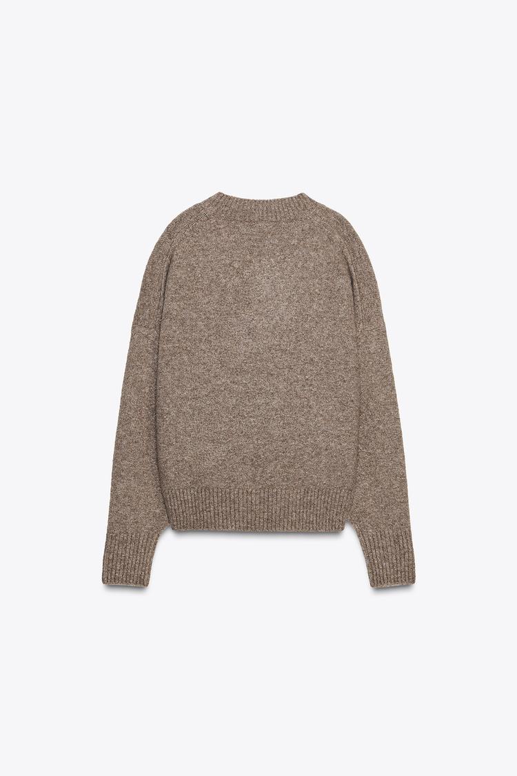 SOFT KNIT V-NECK SWEATER